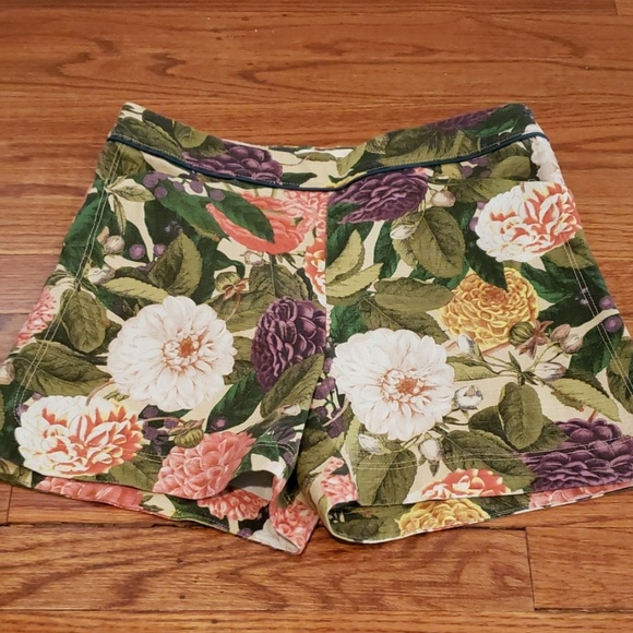 elevenses Pants - High Rise Floral Shorts